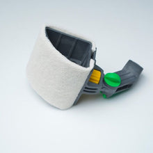 Load image into Gallery viewer, UNGER HOLDER WITH NON-SCRATCH SCRUBBING PAD