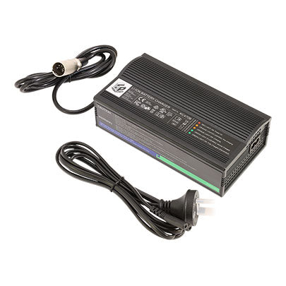 PACVAC SUPERPRO BATTERY CHARGER