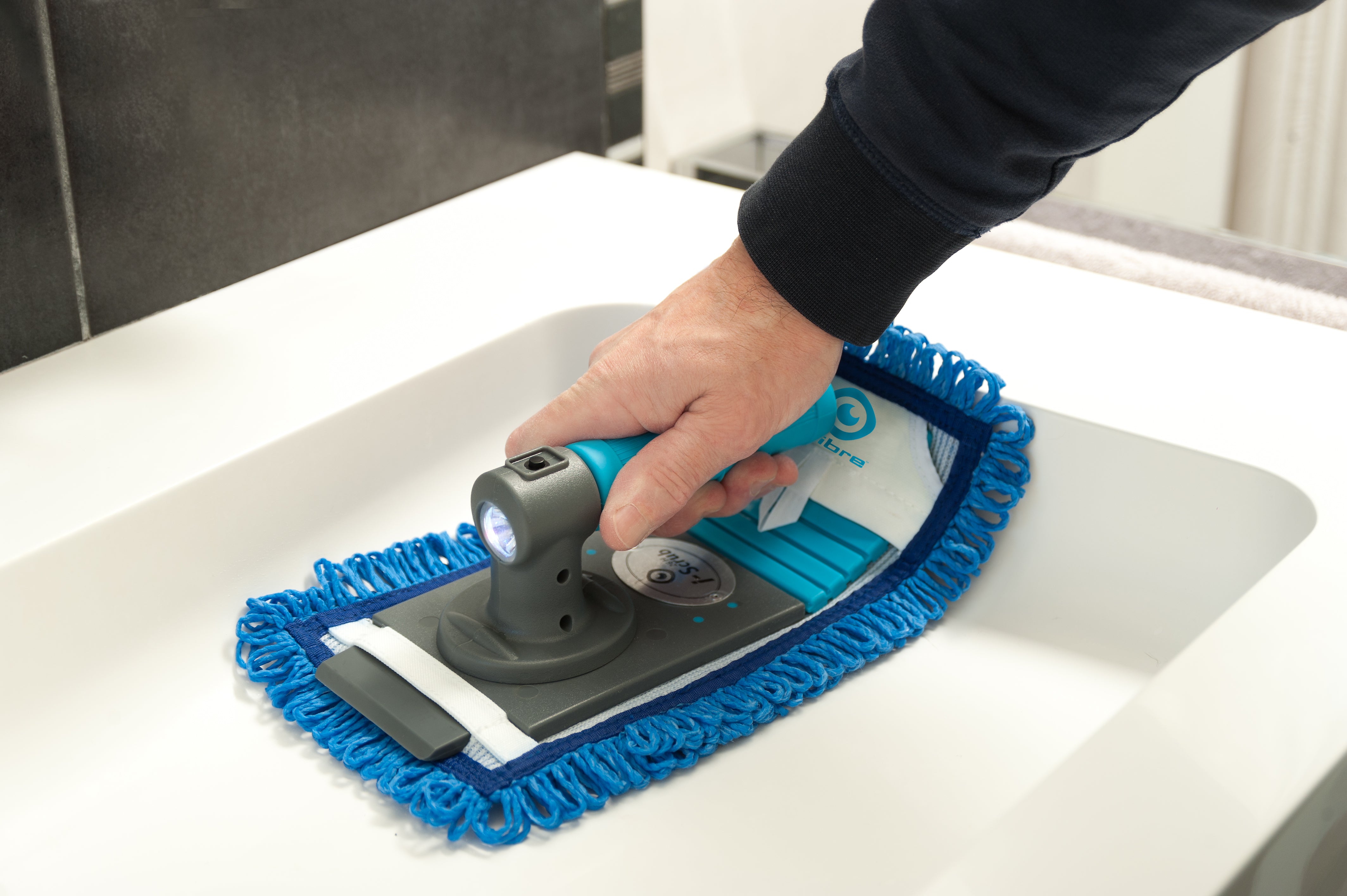 I-SCRUB 26H (I-FIBRE) WITH INTEGRATED UV LIGHT