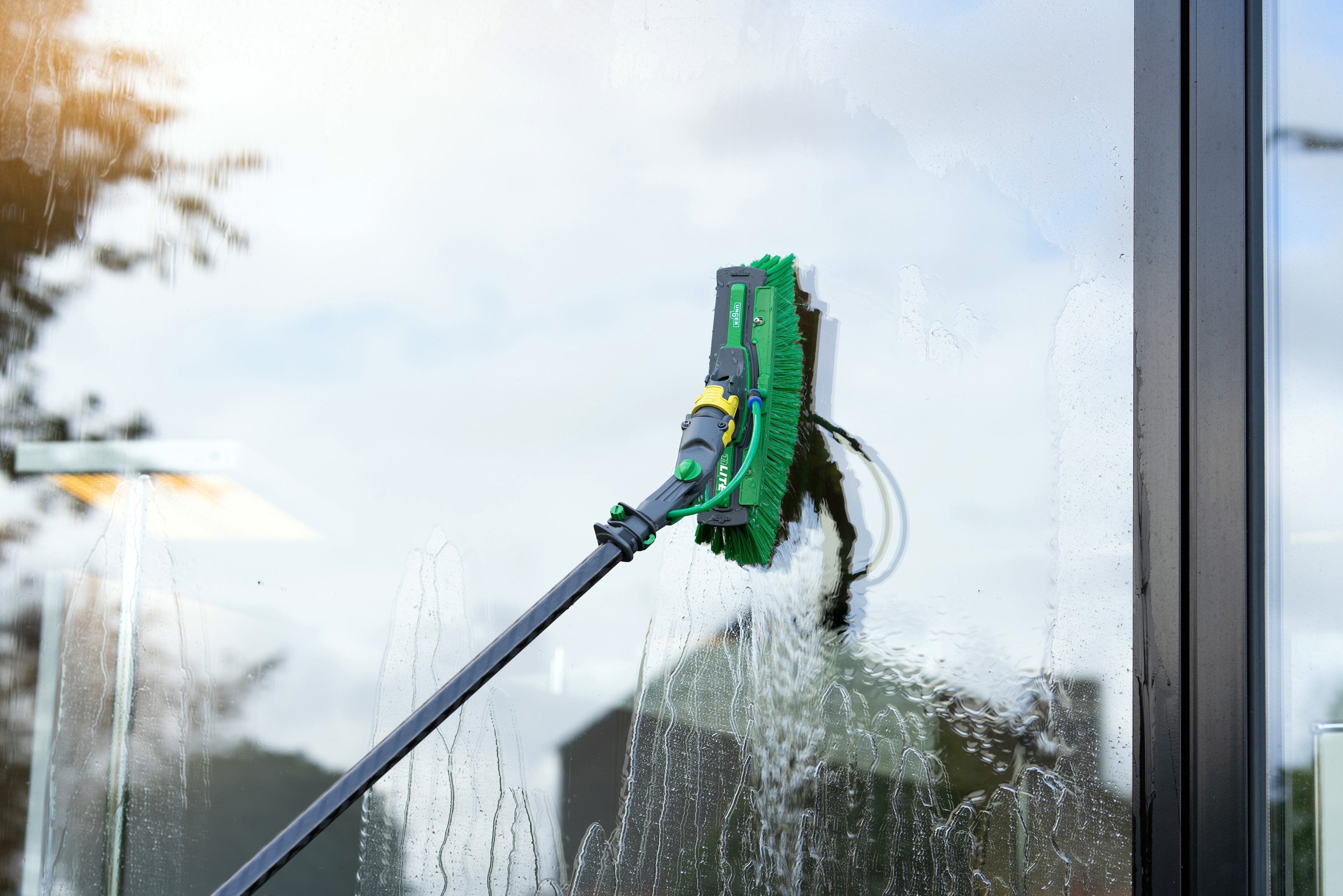 UNGER  POWER BRUSH, BUMPER, SWIVEL FUNCTION, RINSE BAR 42CM - GREY UNSPLICED BRISTLES